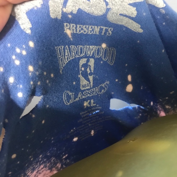 New York Knicks Basketball Bleached Crop Top - Picture 7 of 7